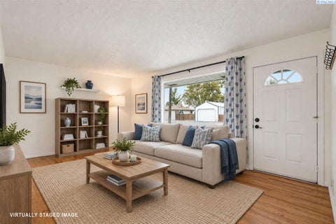 Photo of 2035 Blue Ave, Richland, WA 99354 (MLS # 296405)