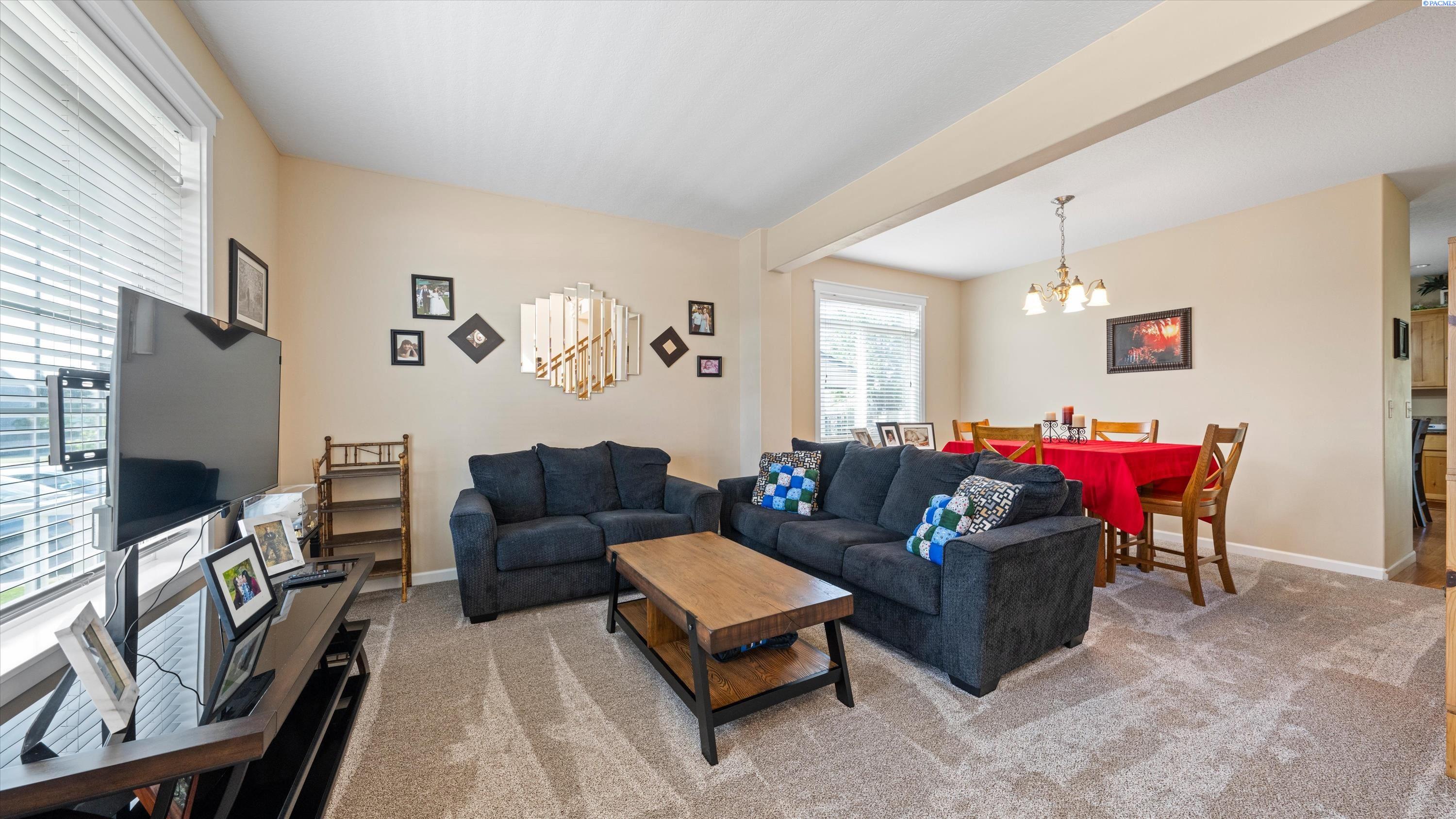 6206 Midland LN