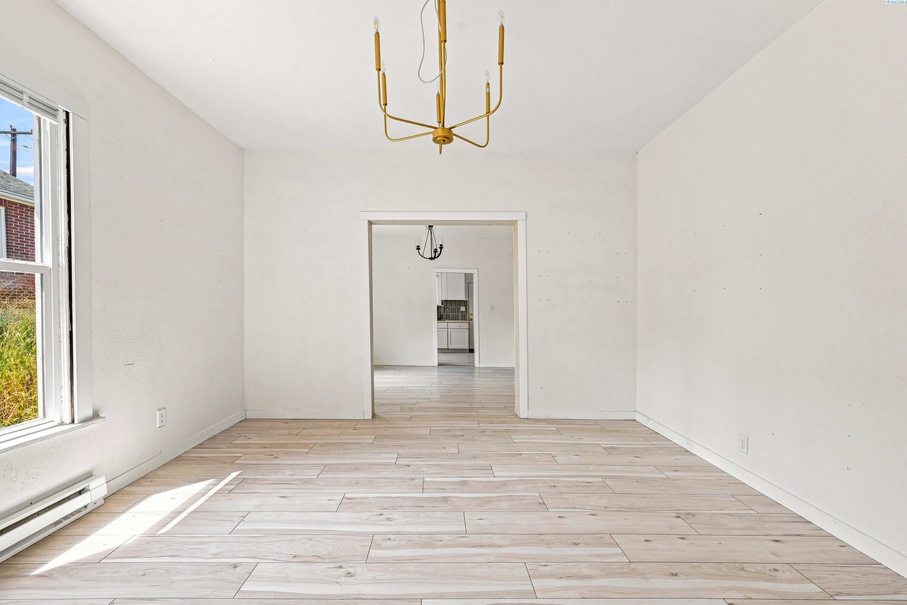 IDX 1 225 SE Spring St