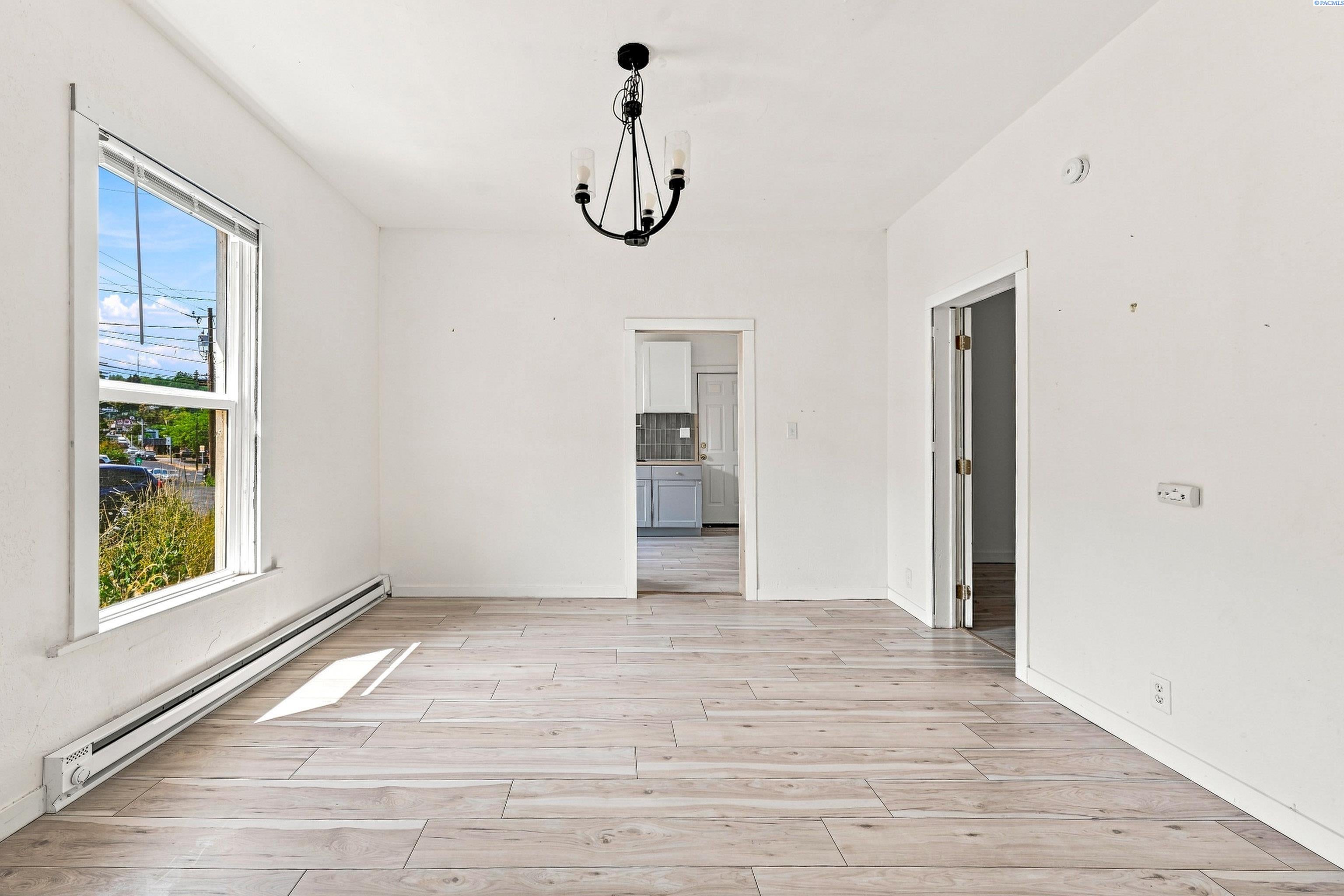 IDX 4 225 SE Spring St