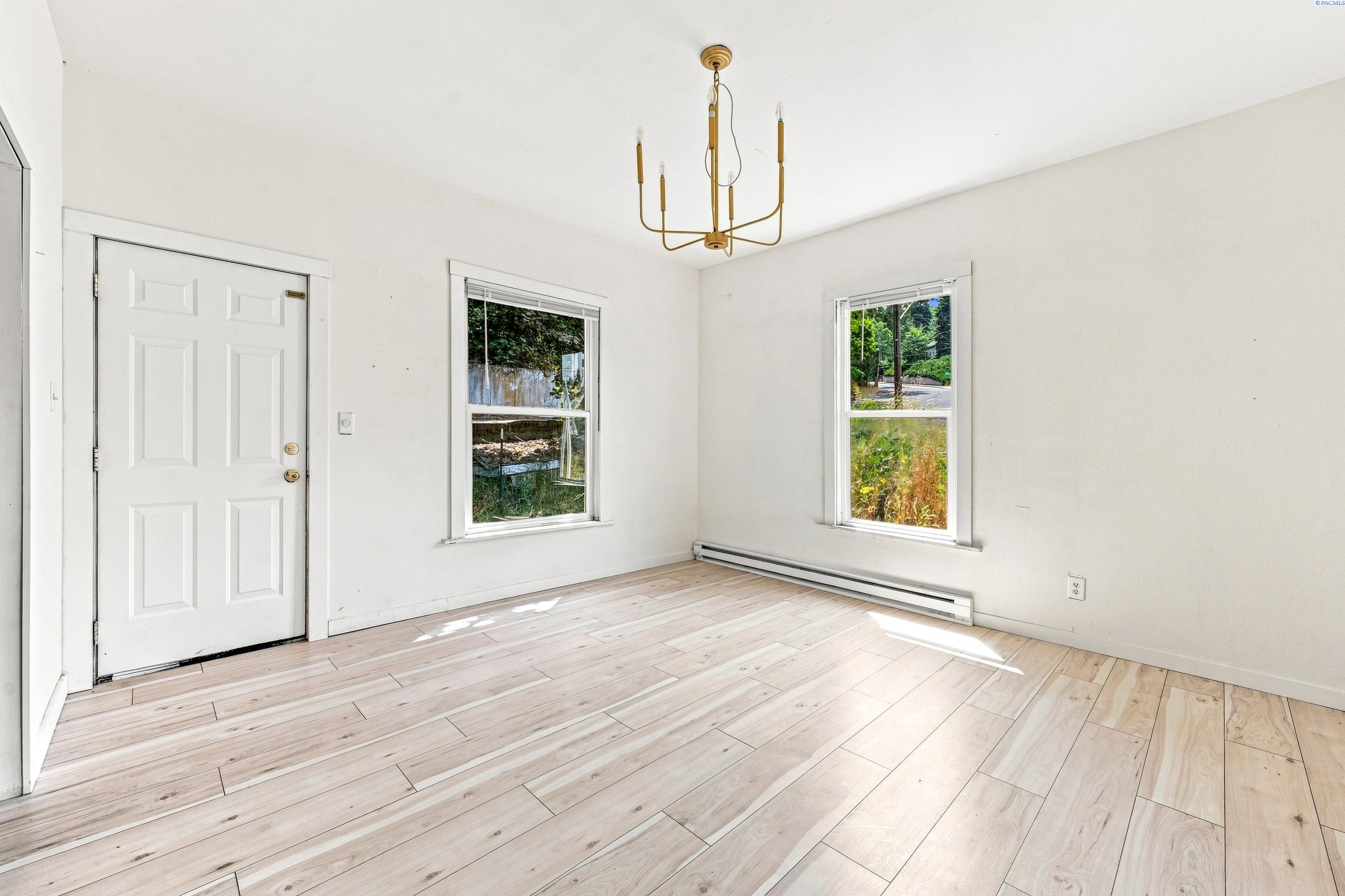 IDX 2 225 SE Spring St