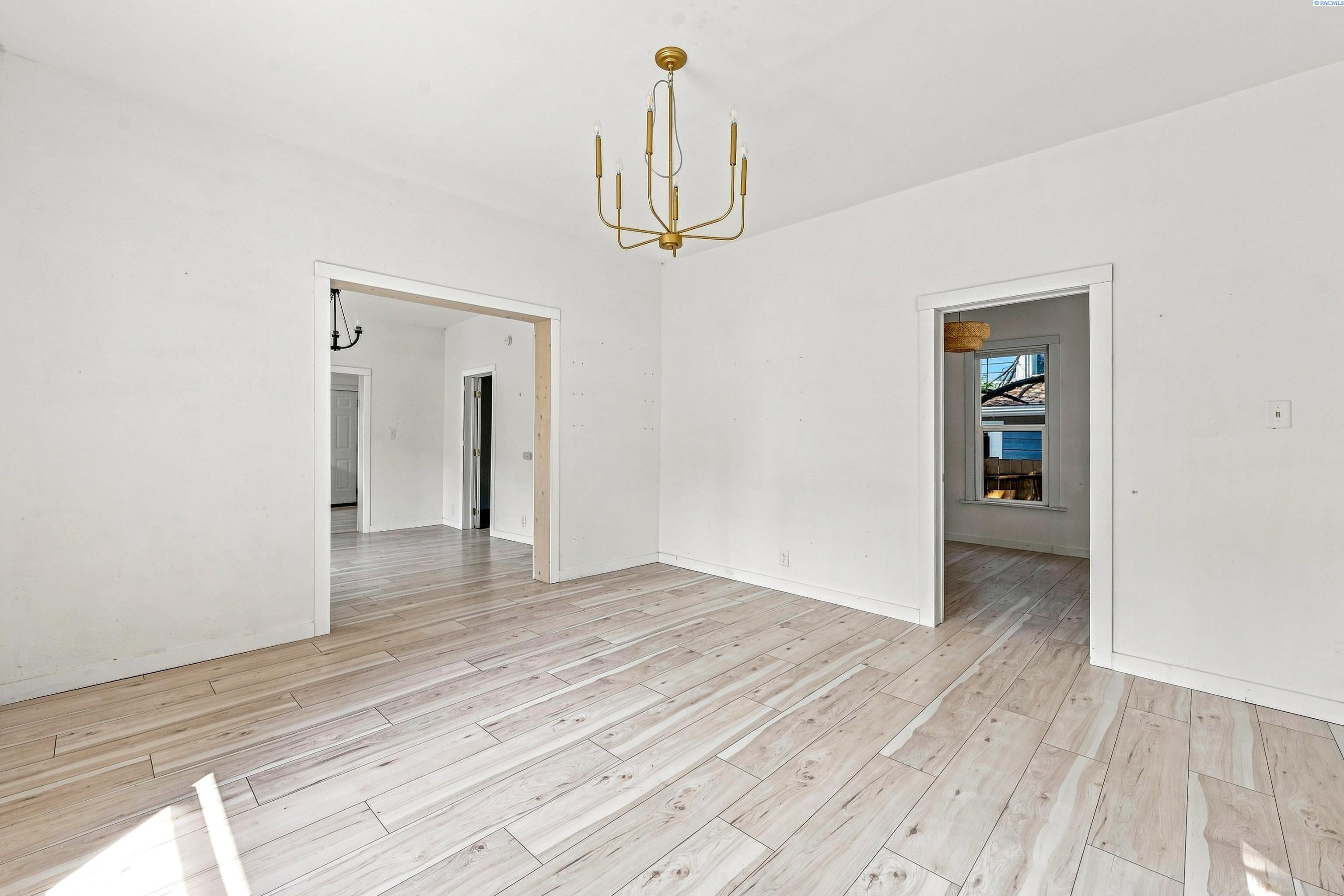 IDX 3 225 SE Spring St