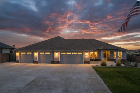 Photo of 84906 E Wallowa Rd, Kennewick, WA 99338 (MLS # 296328)