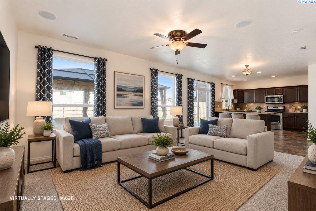 5813 Ramus Ln