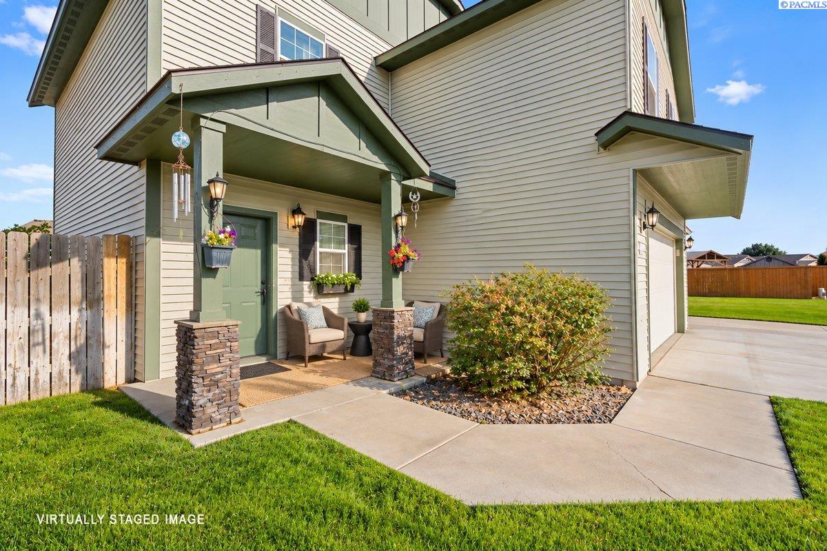 5813 Ramus Ln