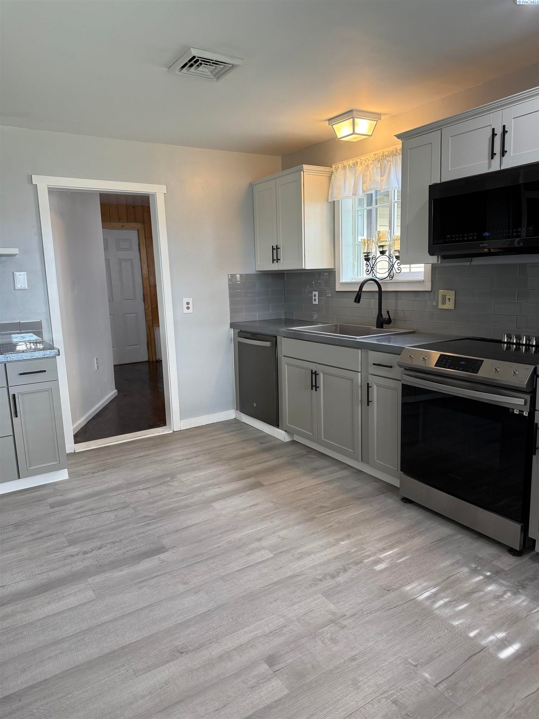 IDX 4 124 Ash St.