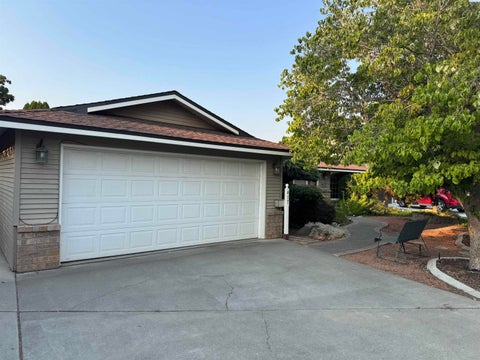 Photo of 417 S Tweedt Pl, Kennewick, WA 99336 (MLS # 295285)