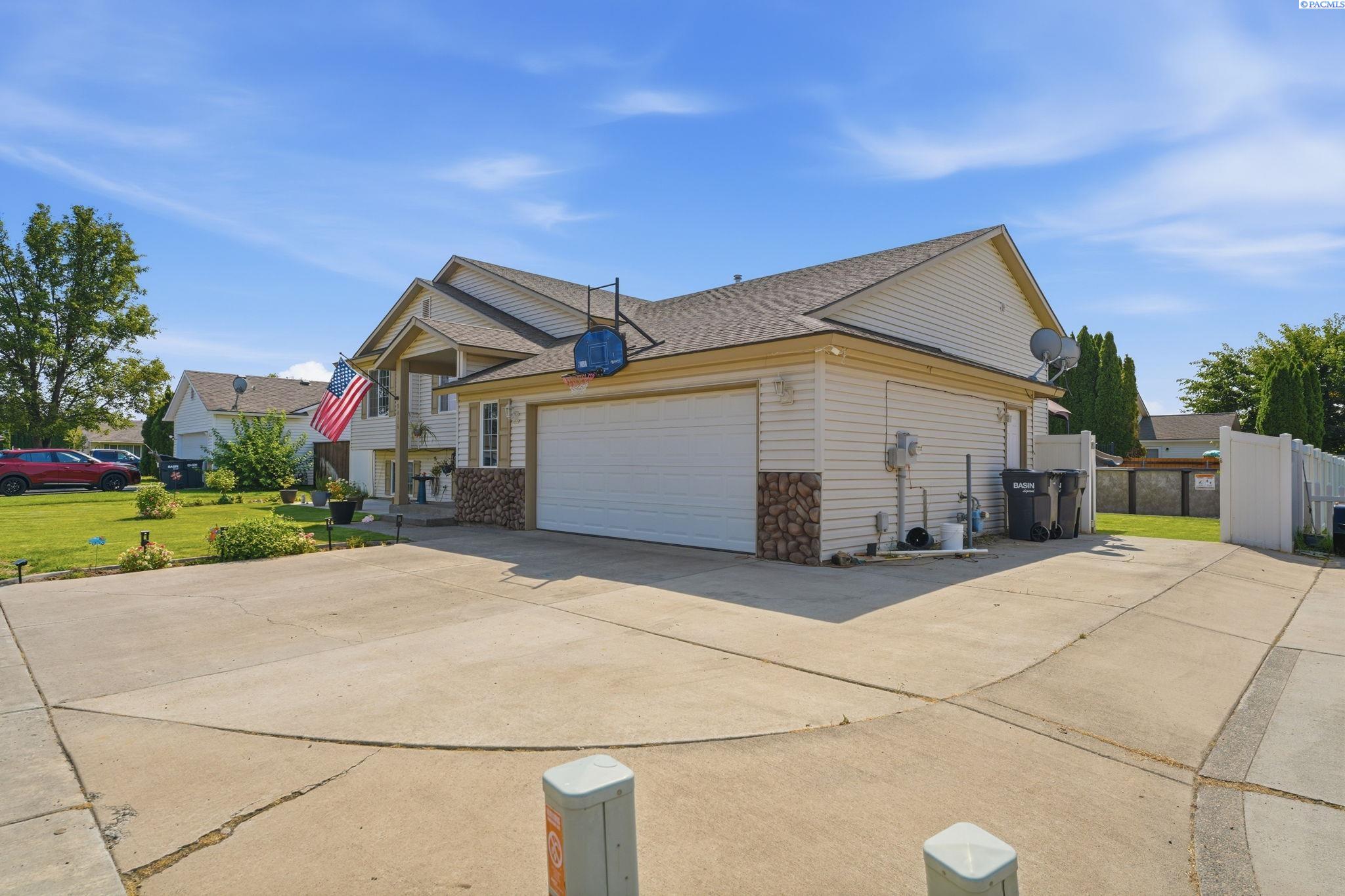 IDX 3 8416 Lancaster Dr.