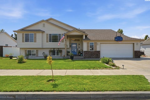 Photo of 8416 Lancaster Dr, Pasco, WA 99301 (MLS # 295633)