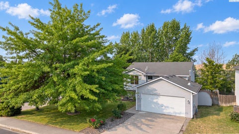 Photo of 1965 NW Arcadia Dr, Pullman, WA 99163 (MLS # 296688)