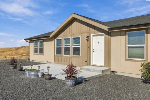 Photo of 69003 E 1820 Pr SE Pr, Plymouth, WA 99346 (MLS # 297250)