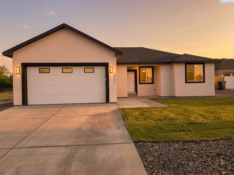Photo of 2166 S Elm Pl, Kennewick, WA 99337 (MLS # 295222)