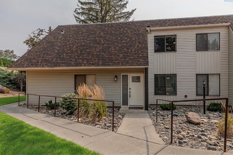 Photo of 600 SW Crestview St #15 ST, Pullman, WA 99163 (MLS # 295612)