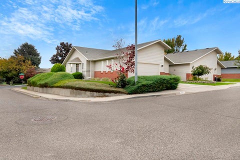 Photo of 3001 S Neel Place, Kennewick, WA 99337 (MLS # 297408)