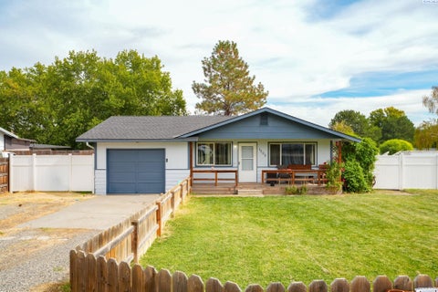 Photo of 1200 13th St, Benton City, WA 99320 (MLS # 296777)