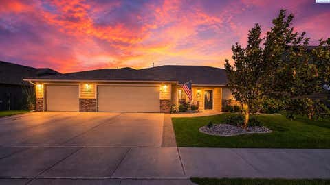 Photo of 3102 S Dawes St, Kennewick, WA 99338 (MLS # 295701)