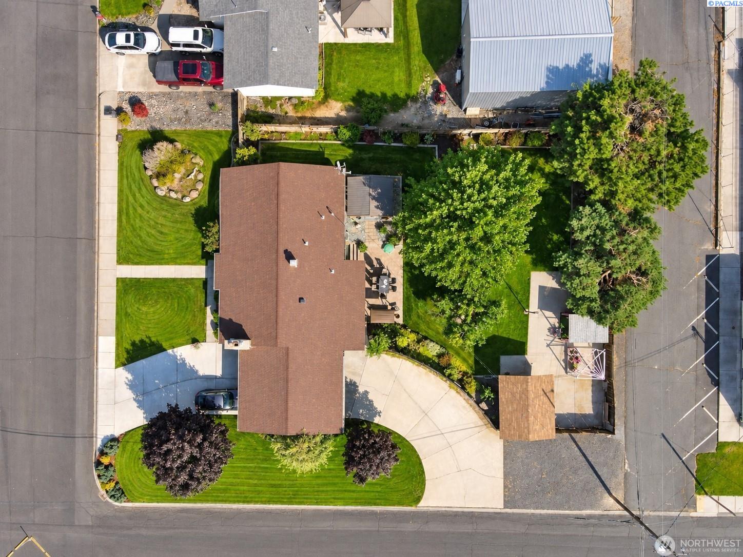 IDX 4 808 E Oak St