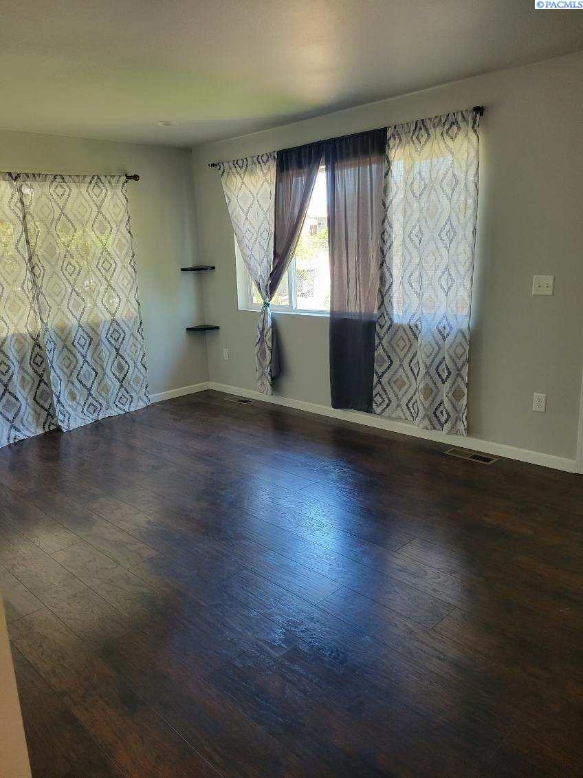 IDX 2 520 S Douglas Ave