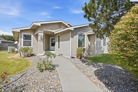 Photo of 1906 W 22nd Ave, Kennewick, WA 99337 (MLS # 296329)