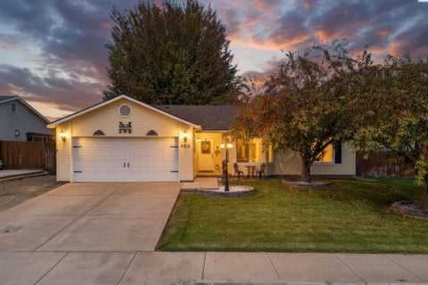 Photo of 4316 W 8th Avenue, Kennewick, WA 99336 (MLS # 297121)