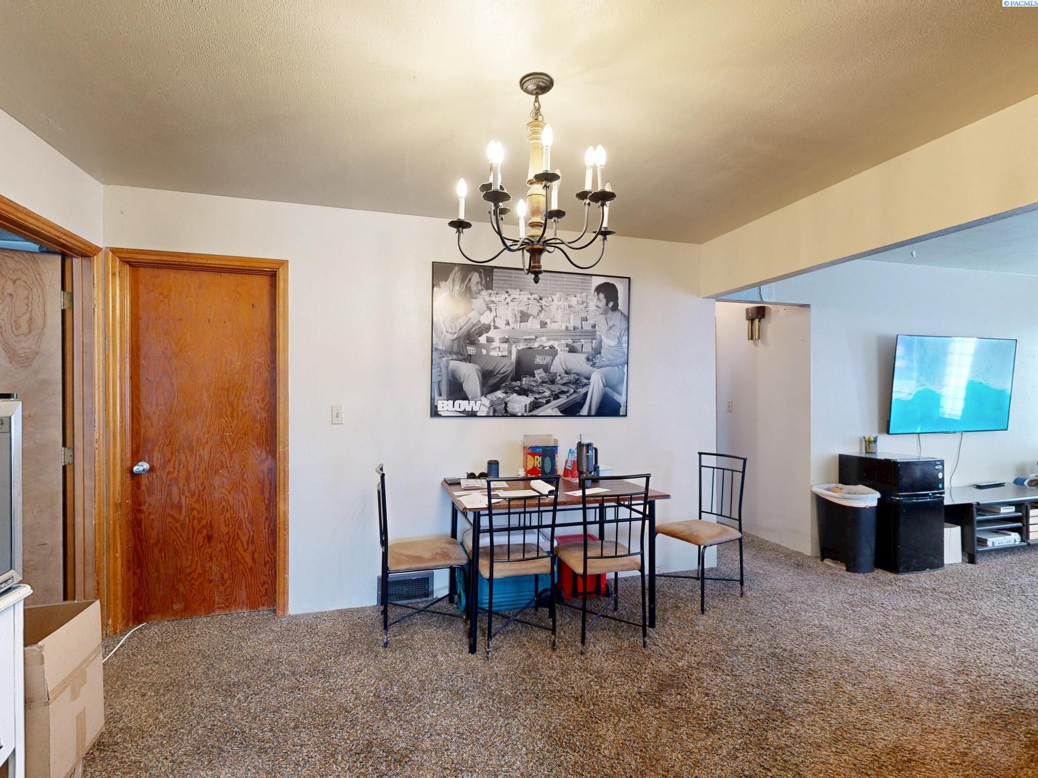 IDX 3 645,645 1/2 NE Maple St