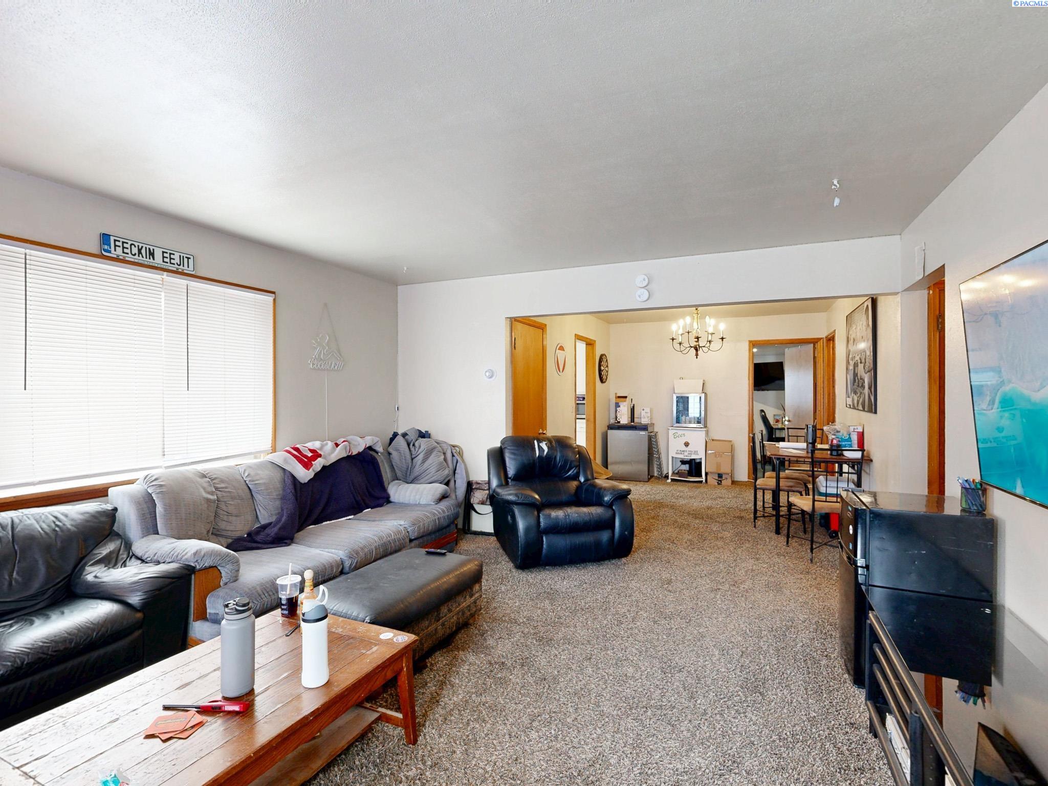 IDX 2 645,645 1/2 NE Maple St