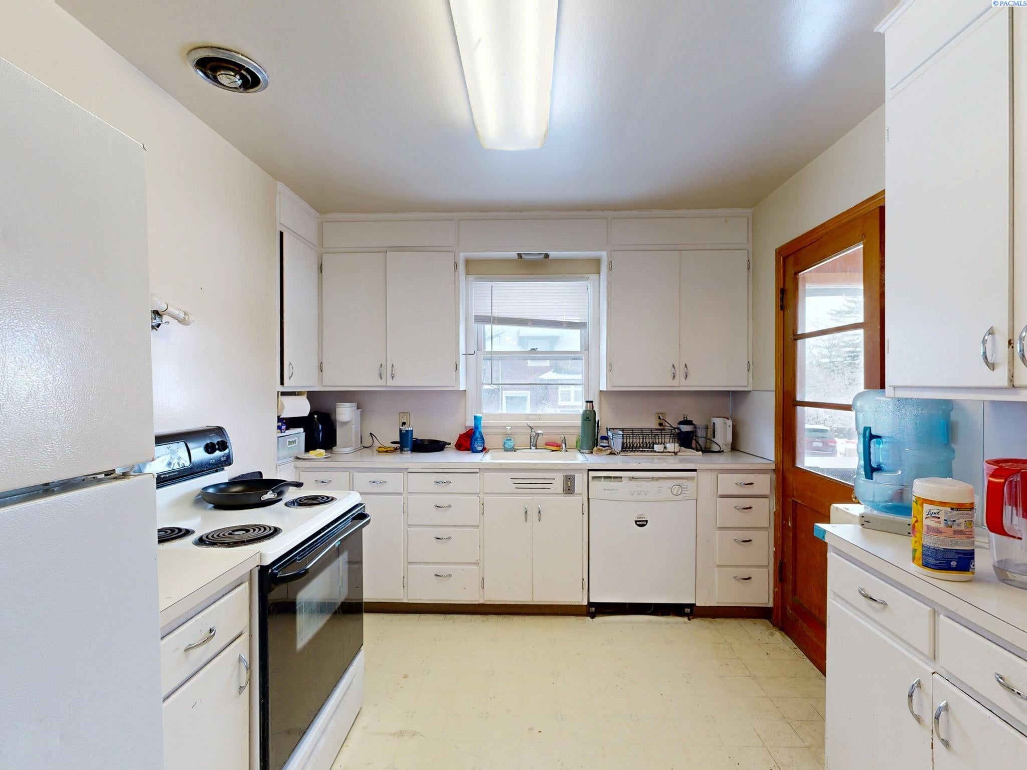 IDX 4 645,645 1/2 NE Maple St