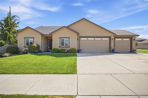 Photo of 1162 N Oklahoma Pl, Kennewick, WA 99336 (MLS # 296585)