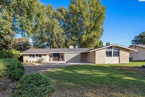 Photo of 120 W 31st Ave, Kennewick, WA 99337 (MLS # 296999)