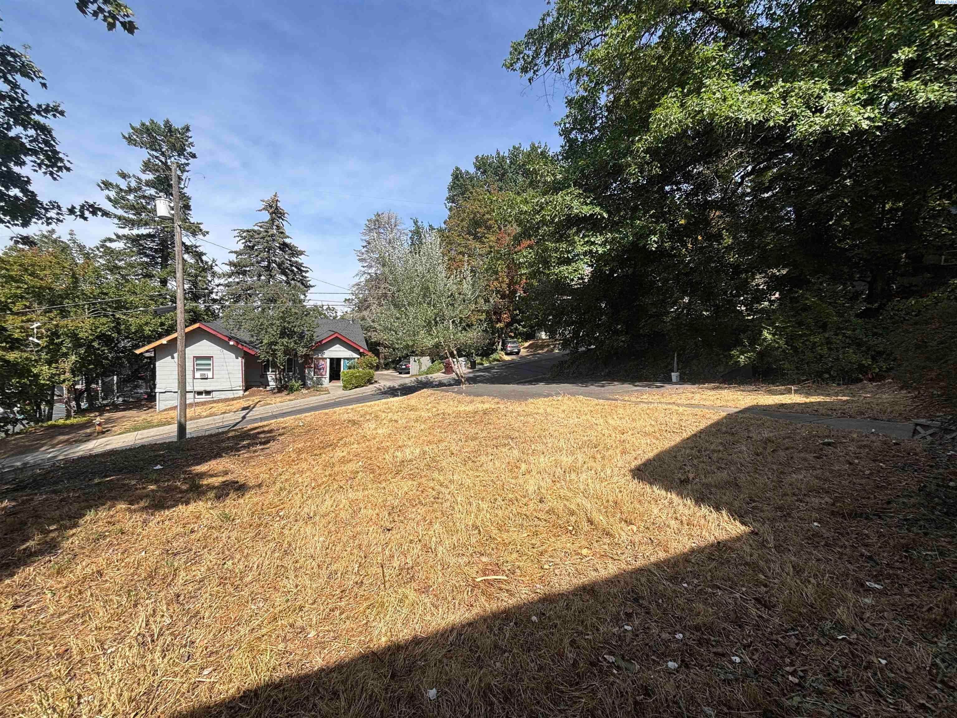 IDX 1 960 NE Maple St