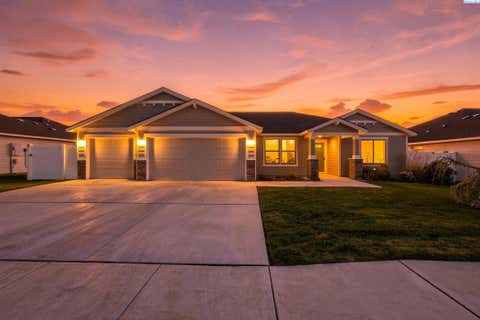 Photo of 504 Lizzy Lane, Grandview, WA 98930 (MLS # 295909)