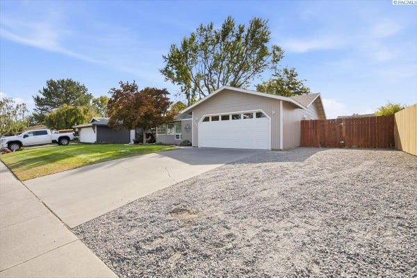 8607 W ENTIAT AVE, KENNEWICK, WA 99336 - Image bcbdca84ca0b23cf6cbfaf2b59aa6728/3596508413