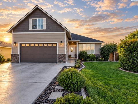 Photo of 2004 Wyant Way, Grandview, WA 98930 (MLS # 297051)