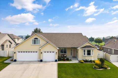 Photo of 511 S Hawaii St, Kennewick, WA 99336 (MLS # 295281)