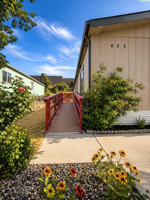 Photo of 623 Lonetree Lane, Richland, WA 99352 (MLS # 294677)