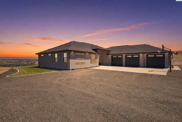 24258 S PR, PROSSER, WA 99350 - Image c45b39b45f77a89f0b3dfc45bbd52b48/2171742398
