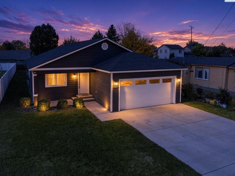Photo of 637 N 16th St, Sunnyside, WA 98944 (MLS # 296969)