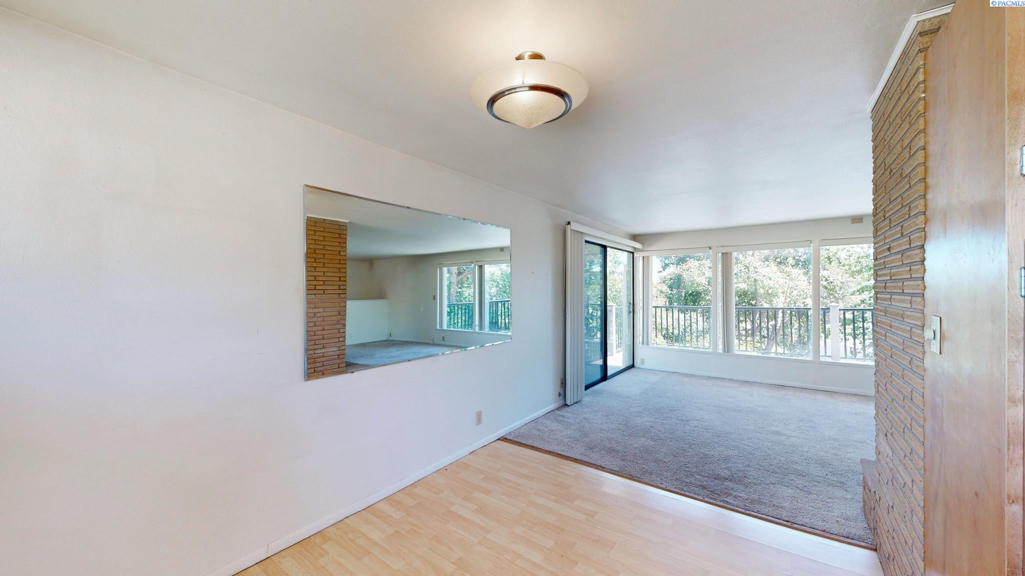 IDX 4 445 NW Darrow St.