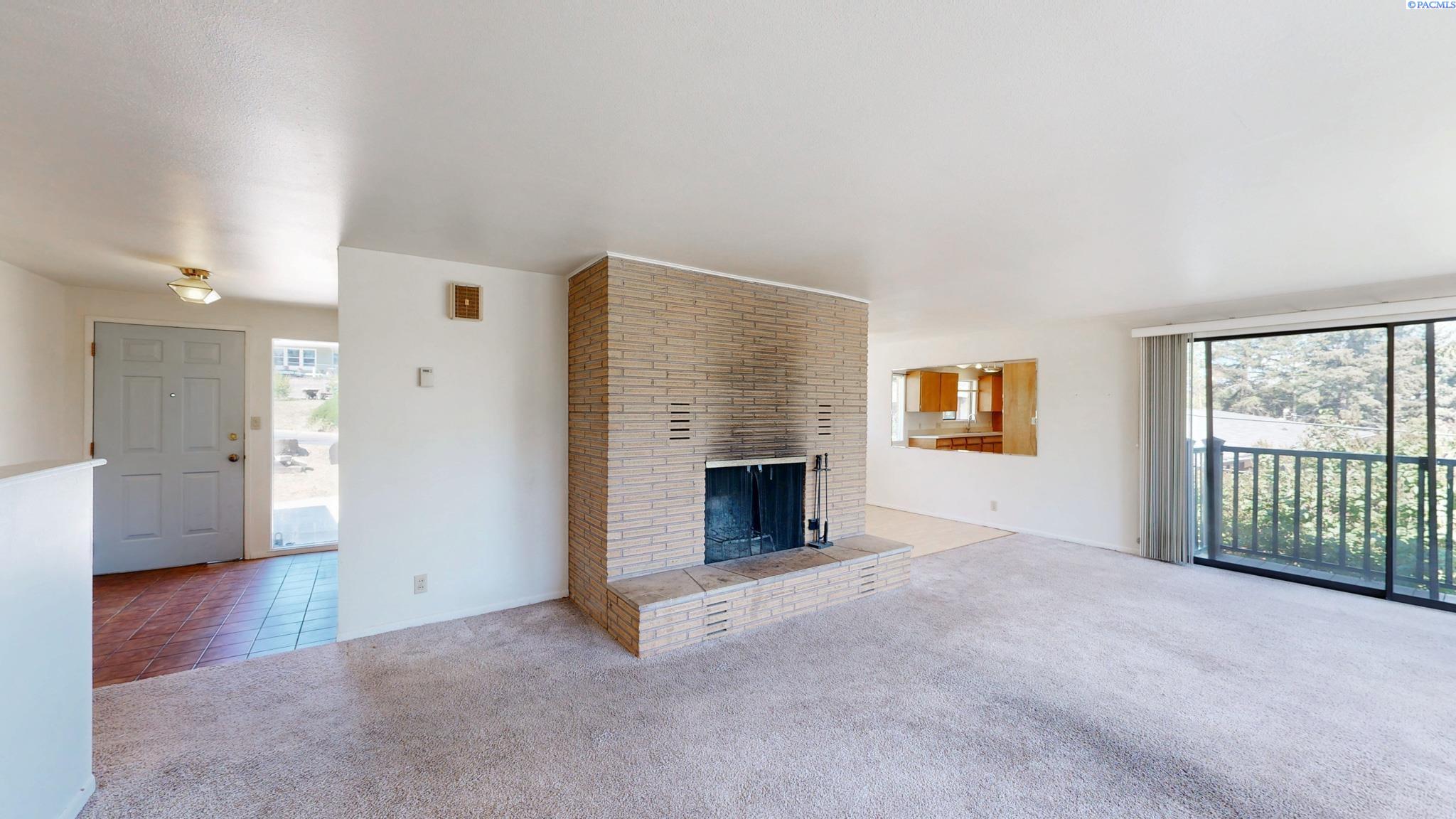 IDX 2 445 NW Darrow St.