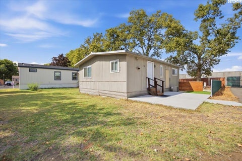 Photo of 2021 Mahan Ave #F8, Richland, WA 99352 (MLS # 296362)