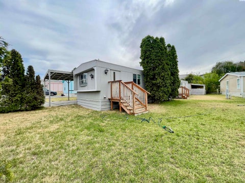 Photo of 198 Crestwood Drive, Richland, WA 99352 (MLS # 294181)