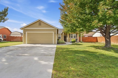 Photo of 5103 Pinehurst St, West Richland, WA 99353 (MLS # 296448)