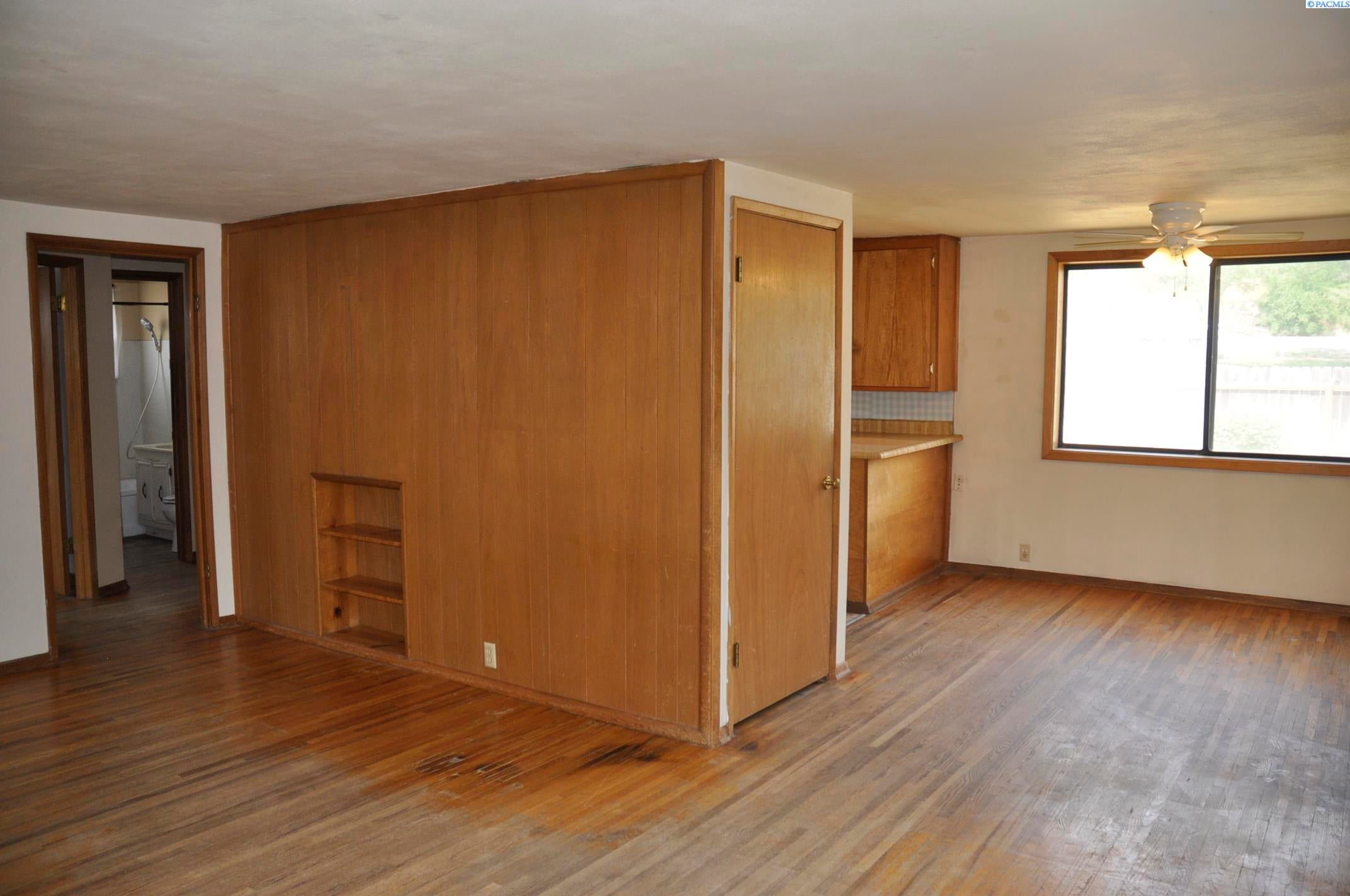 105 E 7th Street