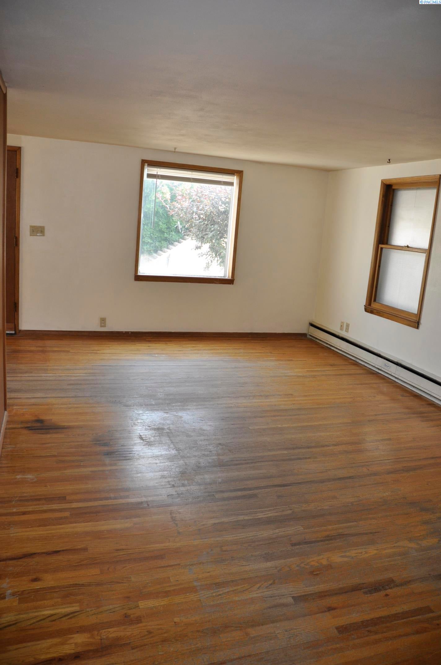 105 E 7th Street