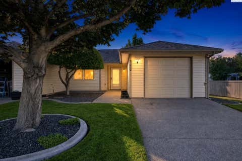 Photo of 3212 S Huntington St, Kennewick, WA 99337 (MLS # 295723)