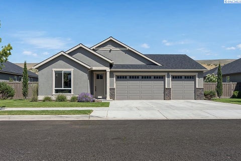 Photo of 12114 Buckingham Dr, Pasco, WA 99301 (MLS # 294826)