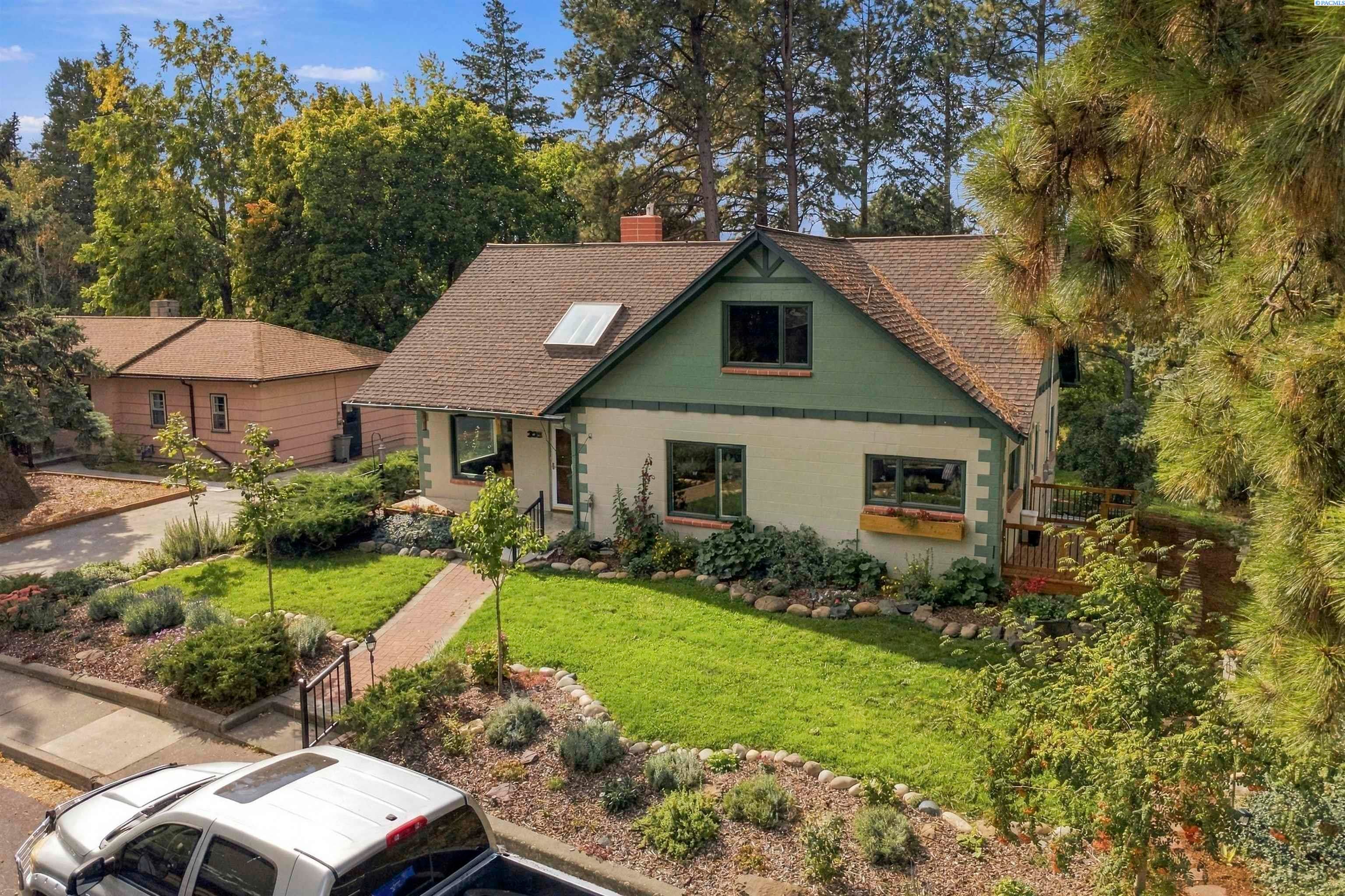 335 SW Skyline Dr