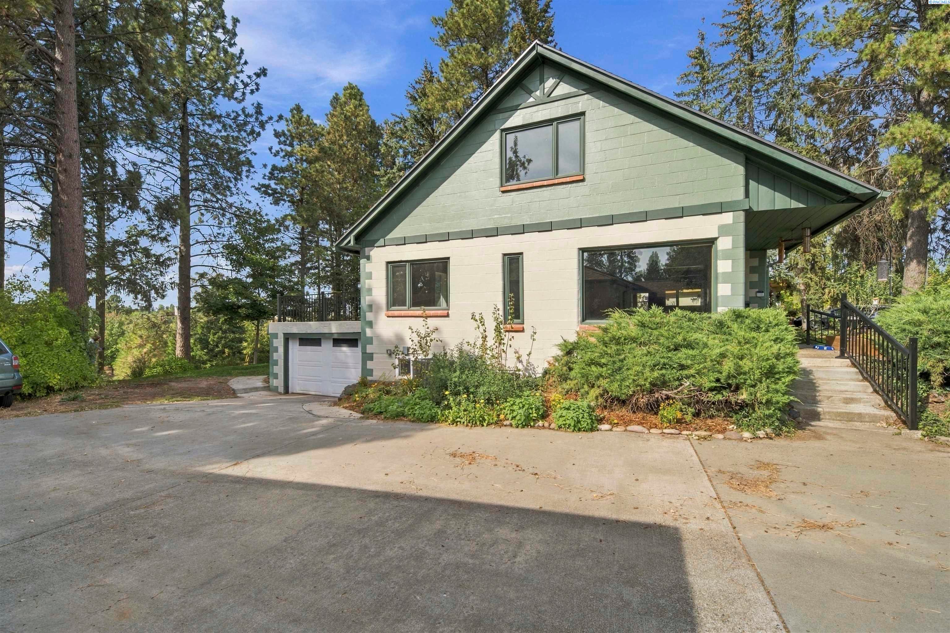 335 SW Skyline Dr