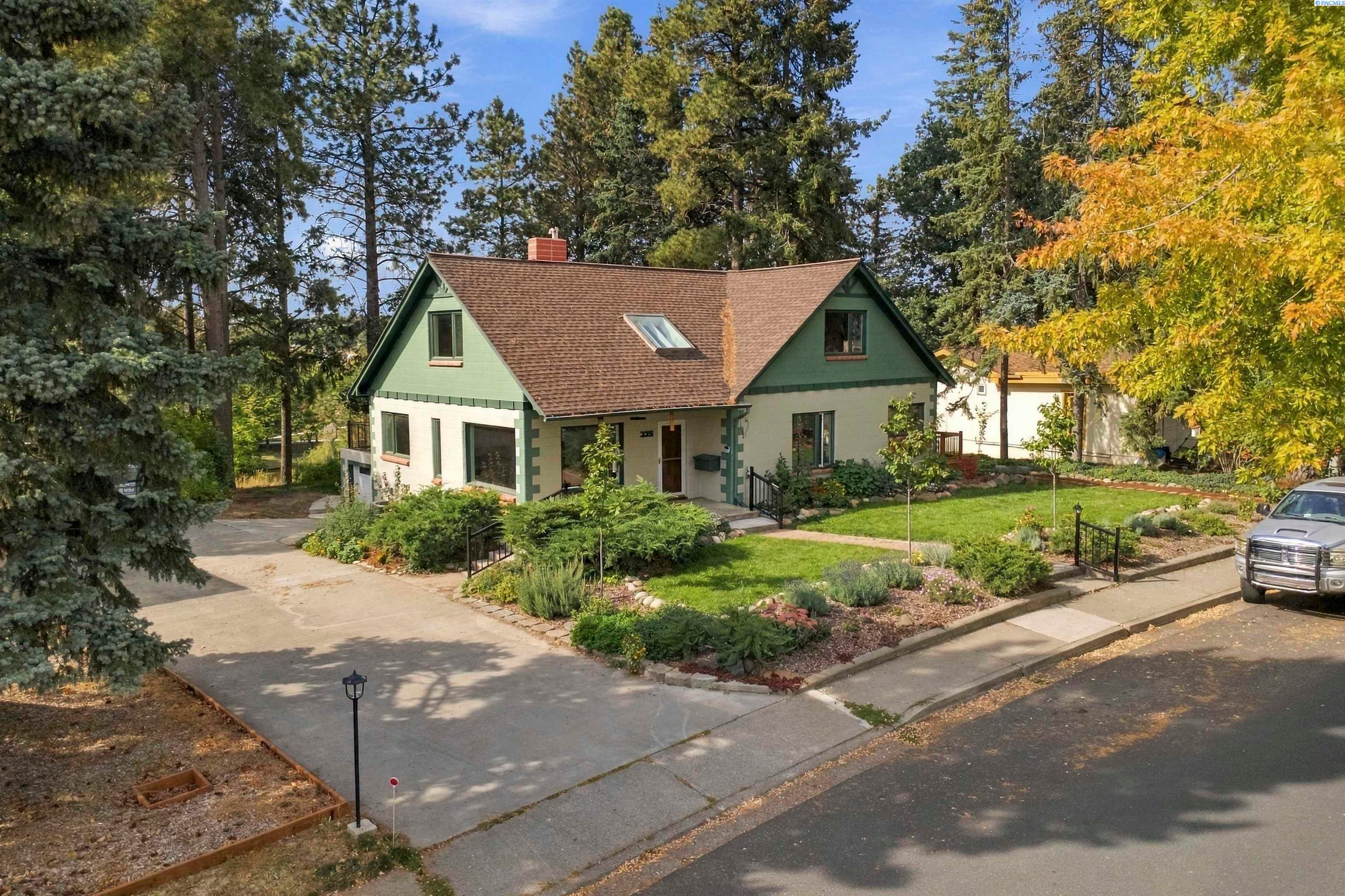 335 SW Skyline Dr