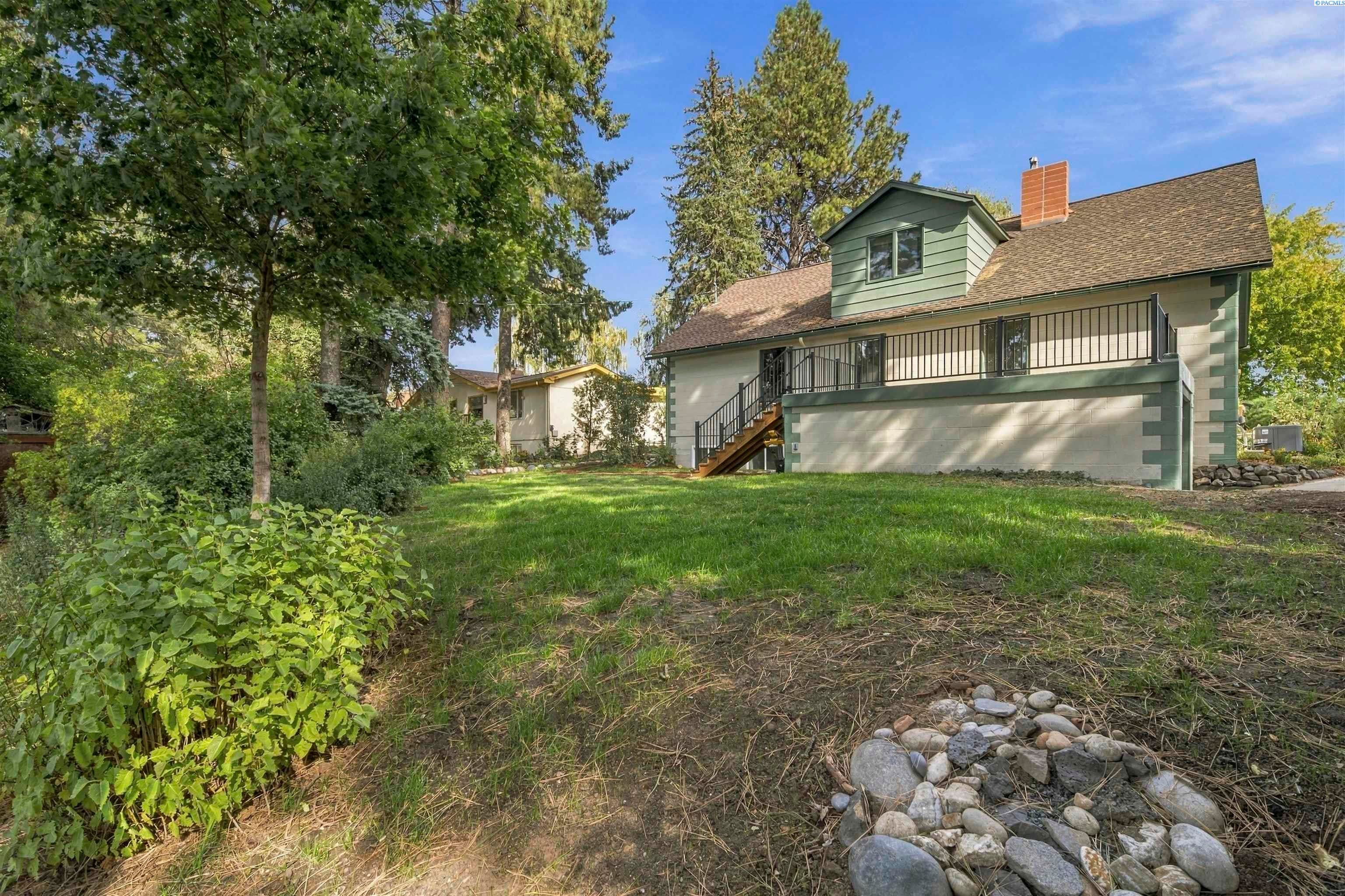 335 SW Skyline Dr